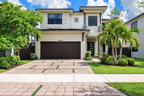 House in Miami Lakes, Florida 4 bedrooms, 239.87 sq.m. № 2422892