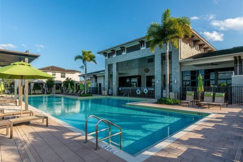 House in Miami Lakes, Florida 4 bedrooms, 239.87 sq.m. № 2422892 - photo 30