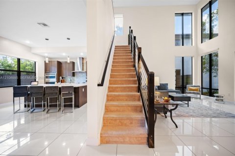 House in Miami Lakes, Florida 4 bedrooms, 239.87 sq.m. № 2422892 - photo 11