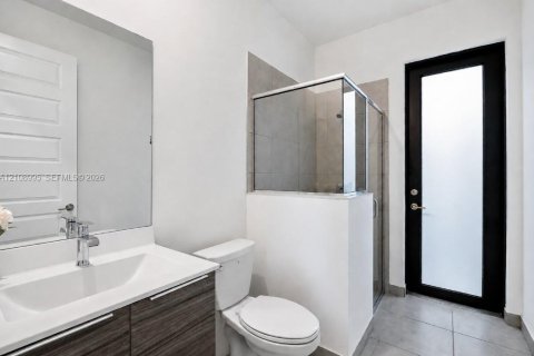 House in Miami Lakes, Florida 4 bedrooms, 239.87 sq.m. № 2422892 - photo 10