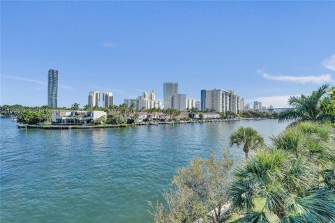 Condo in Aventura, Florida, 3 bedrooms № 2152831 - photo 26