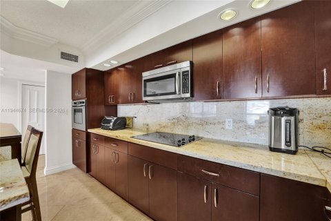 Condo in Aventura, Florida, 3 bedrooms № 2152831 - photo 13