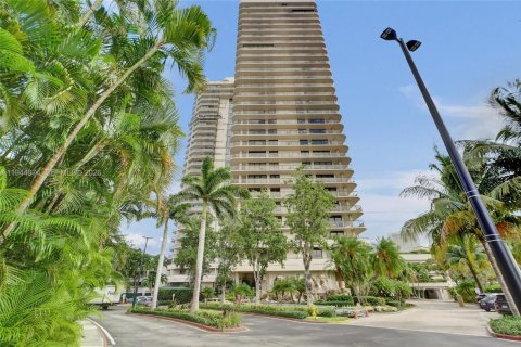 Condo in Aventura, Florida, 3 bedrooms № 2152831 - photo 1