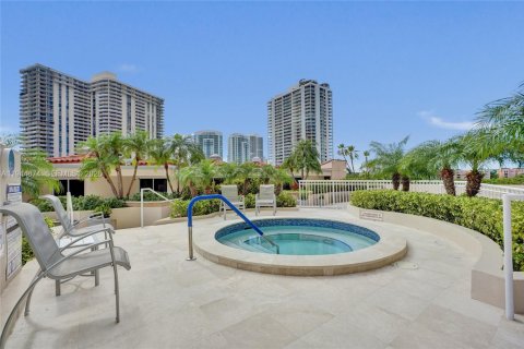 Condo in Aventura, Florida, 3 bedrooms № 2152831 - photo 22