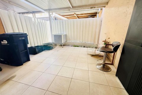 Copropriété à vendre à Miami, Floride: 2 chambres, 104.98 m2 № 2415618 - photo 16