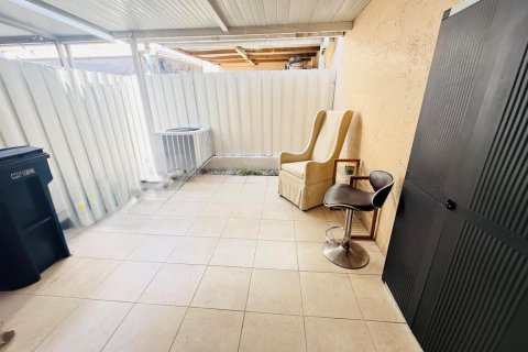 Copropriété à vendre à Miami, Floride: 2 chambres, 104.98 m2 № 2415618 - photo 15