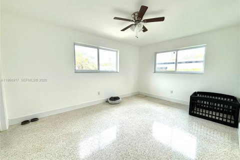 Casa en alquiler en North Miami, Florida, 3 dormitorios, 137.68 m2 № 2026331 - foto 11