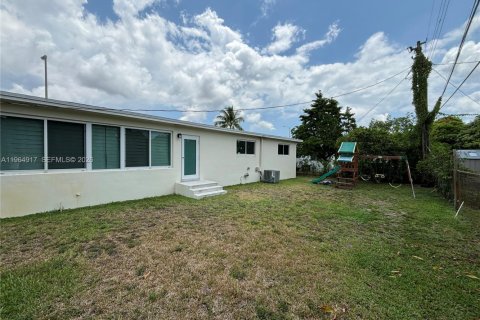 Casa en alquiler en North Miami, Florida, 3 dormitorios, 137.68 m2 № 2026331 - foto 22
