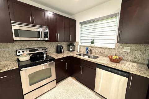 Casa en alquiler en North Miami, Florida, 3 dormitorios, 137.68 m2 № 2026331 - foto 10