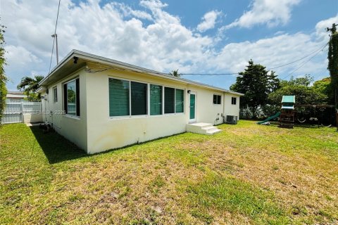 Casa en alquiler en North Miami, Florida, 3 dormitorios, 137.68 m2 № 2026331 - foto 21