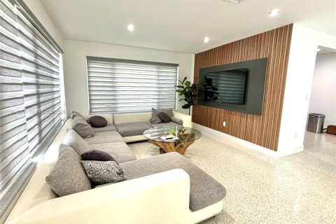 Casa en alquiler en North Miami, Florida, 3 dormitorios, 137.68 m2 № 2026331 - foto 5