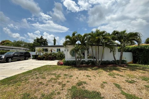 Casa en alquiler en North Miami, Florida, 3 dormitorios, 137.68 m2 № 2026331 - foto 24