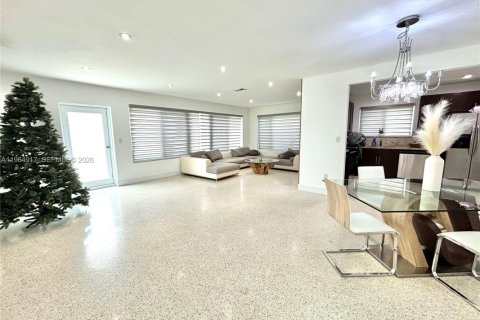 Casa en alquiler en North Miami, Florida, 3 dormitorios, 137.68 m2 № 2026331 - foto 2