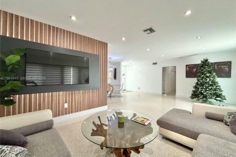 Casa en alquiler en North Miami, Florida, 3 dormitorios, 137.68 m2 № 2026331 - foto 3