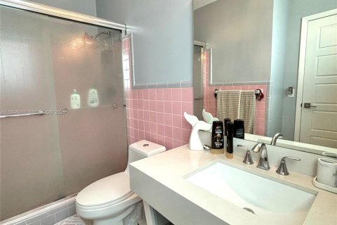 Casa en alquiler en North Miami, Florida, 3 dormitorios, 137.68 m2 № 2026331 - foto 13