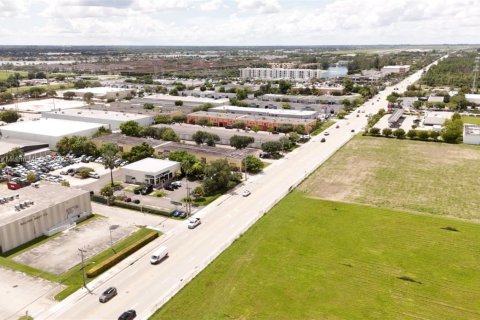 Propiedad comercial en venta en Miami, Florida № 1924616 - foto 7