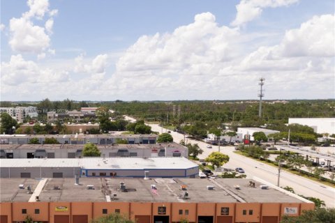 Propiedad comercial en venta en Miami, Florida № 1924616 - foto 2