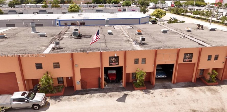 Propiedad comercial en Miami, Florida № 1924616