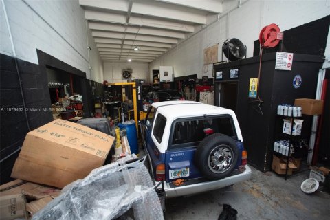 Propiedad comercial en venta en Miami, Florida № 1924616 - foto 4