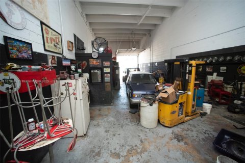 Propiedad comercial en venta en Miami, Florida № 1924616 - foto 5