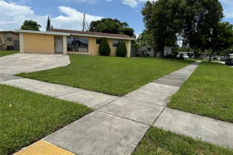 Villa ou maison à louer à Margate, Floride: 2 chambres, 98.48 m2 № 2189691 - photo 2