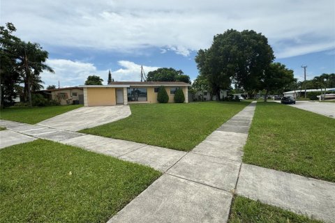 Villa ou maison à louer à Margate, Floride: 2 chambres, 98.48 m2 № 2189691 - photo 3