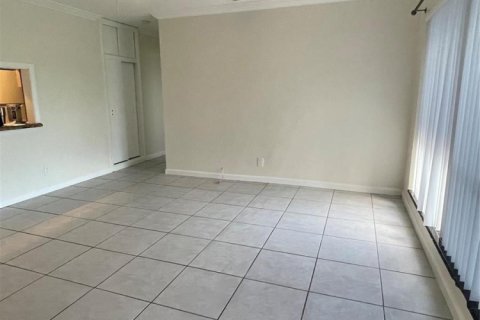 Villa ou maison à louer à Margate, Floride: 2 chambres, 98.48 m2 № 2189691 - photo 5