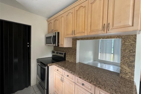 Villa ou maison à louer à Margate, Floride: 2 chambres, 98.48 m2 № 2189691 - photo 11