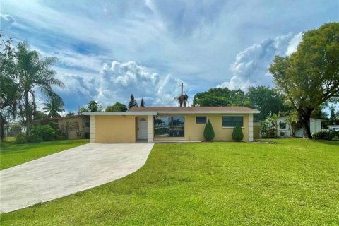 House in Margate, Florida 2 bedrooms, 98.48 sq.m. № 2189691