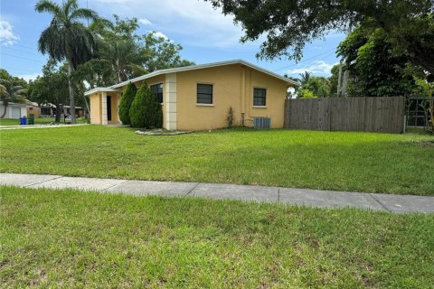 Villa ou maison à louer à Margate, Floride: 2 chambres, 98.48 m2 № 2189691 - photo 4