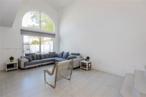 House in Weston, Florida 4 bedrooms, 171.4 sq.m. № 1951923 - photo 27