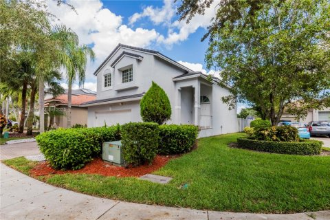 House in Weston, Florida 4 bedrooms, 171.4 sq.m. № 1951923 - photo 4