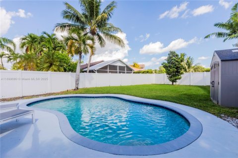 House in Weston, Florida 4 bedrooms, 171.4 sq.m. № 1951923 - photo 21