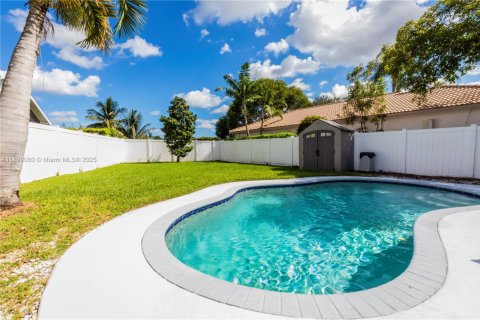 House in Weston, Florida 4 bedrooms, 171.4 sq.m. № 1951923 - photo 20