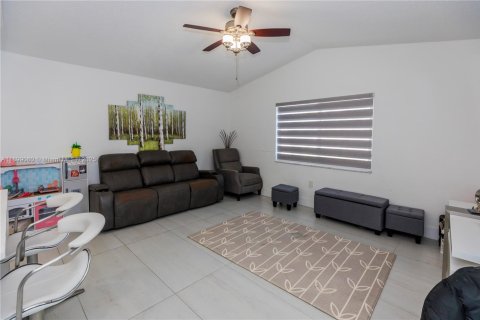 House in Weston, Florida 4 bedrooms, 171.4 sq.m. № 1951923 - photo 24