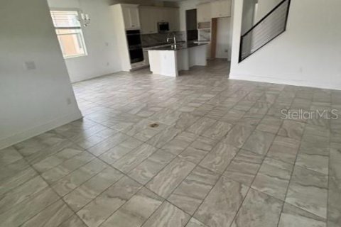 House in Riverview, Florida 5 bedrooms, 329.99 sq.m. № 2393977 - photo 4