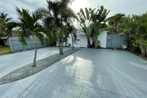 Commercial property in Wilton Manors, Florida 93.55 sq.m. № 2402339