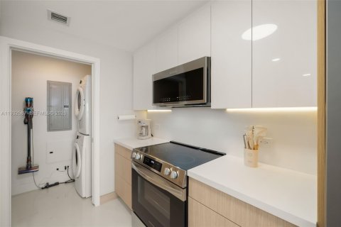 Condominio en alquiler en Miami, Florida, 3 dormitorios, 143.72 m2 № 1990991 - foto 24