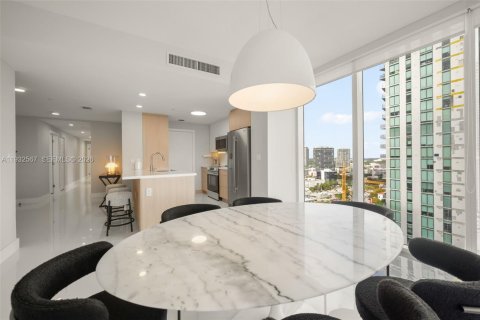 Condominio en alquiler en Miami, Florida, 3 dormitorios, 143.72 m2 № 1990991 - foto 16