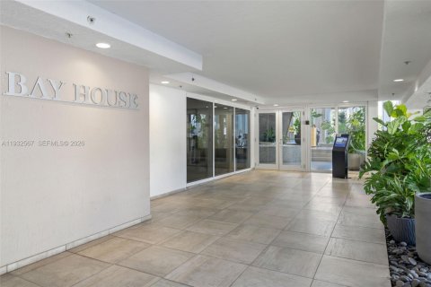 Condominio en alquiler en Miami, Florida, 3 dormitorios, 143.72 m2 № 1990991 - foto 5