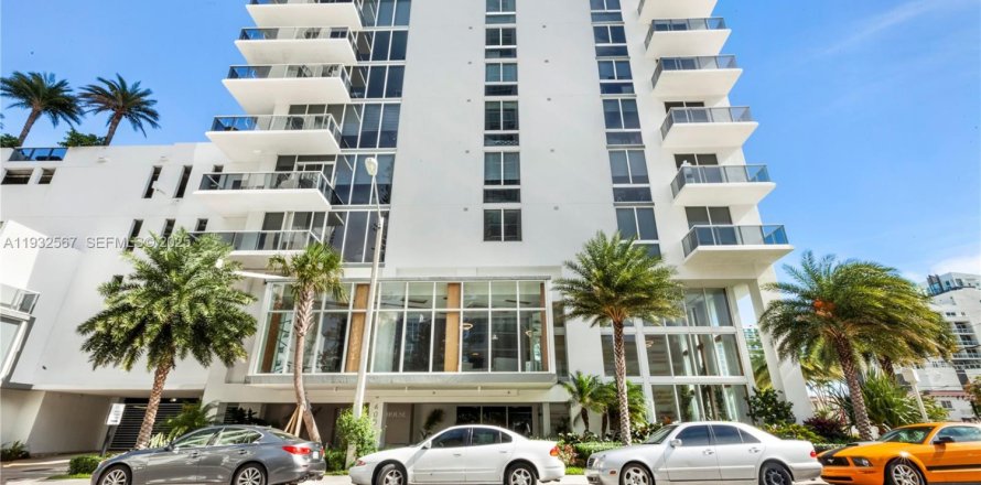 Кондоминиум с 3 спальнями в Майами, Флорида № 1990991