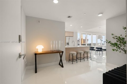 Condominio en alquiler en Miami, Florida, 3 dormitorios, 143.72 m2 № 1990991 - foto 11