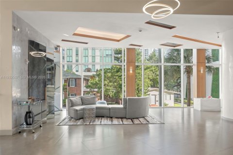 Condominio en alquiler en Miami, Florida, 3 dormitorios, 143.72 m2 № 1990991 - foto 9