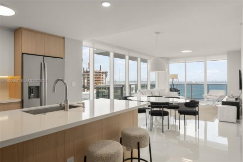 Condominio en alquiler en Miami, Florida, 3 dormitorios, 143.72 m2 № 1990991 - foto 20