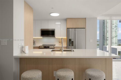 Condominio en alquiler en Miami, Florida, 3 dormitorios, 143.72 m2 № 1990991 - foto 21