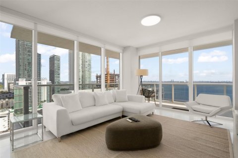 Condominio en alquiler en Miami, Florida, 3 dormitorios, 143.72 m2 № 1990991 - foto 12