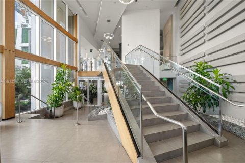 Condominio en alquiler en Miami, Florida, 3 dormitorios, 143.72 m2 № 1990991 - foto 7