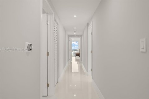 Condominio en alquiler en Miami, Florida, 3 dormitorios, 143.72 m2 № 1990991 - foto 26