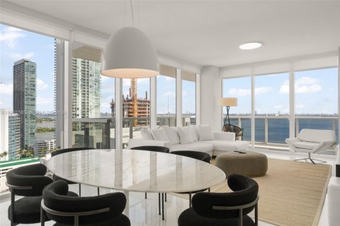 Condominio en alquiler en Miami, Florida, 3 dormitorios, 143.72 m2 № 1990991 - foto 15
