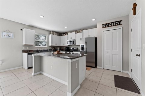 House in Plant City, Florida 4 bedrooms, 244.61 sq.m. № 1717235 - photo 6